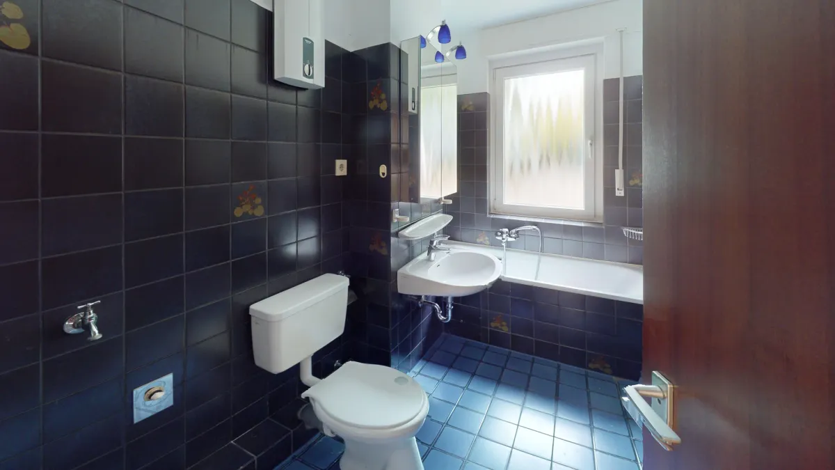 Duschbad vor der Sanierung in Bochum-Langendreer