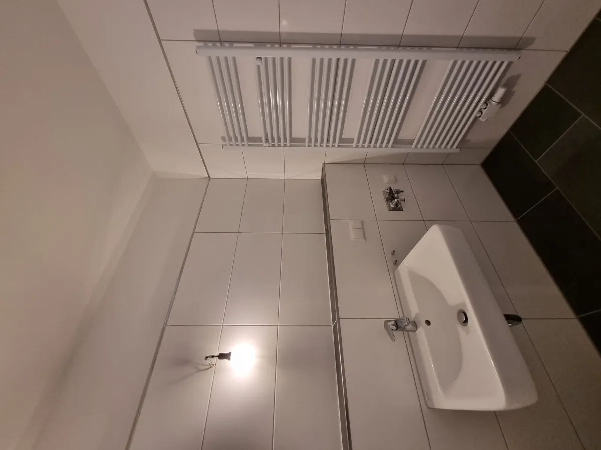 Fertig saniertes Badezimmer nach Komplettsanierung – Ergebnis aus der Eleonorestraße
