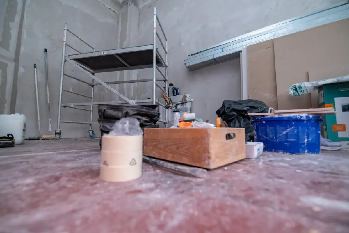 Baustelleneinrichtung Wohnung â€“ Staubschutz, Demontage und Entsorgung richtig planen