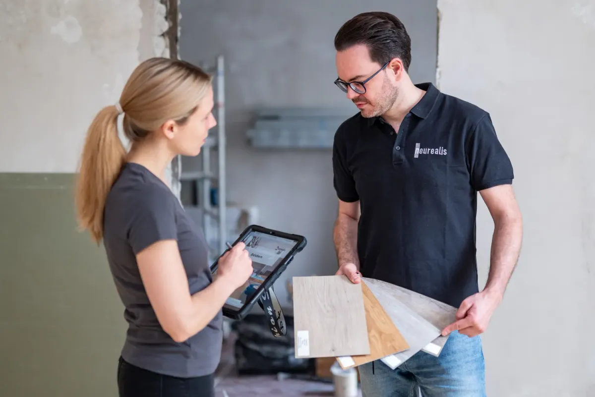 Bodenbeläge bei der Sanierung – Materialwahl, Untergrund und Praxiswissen